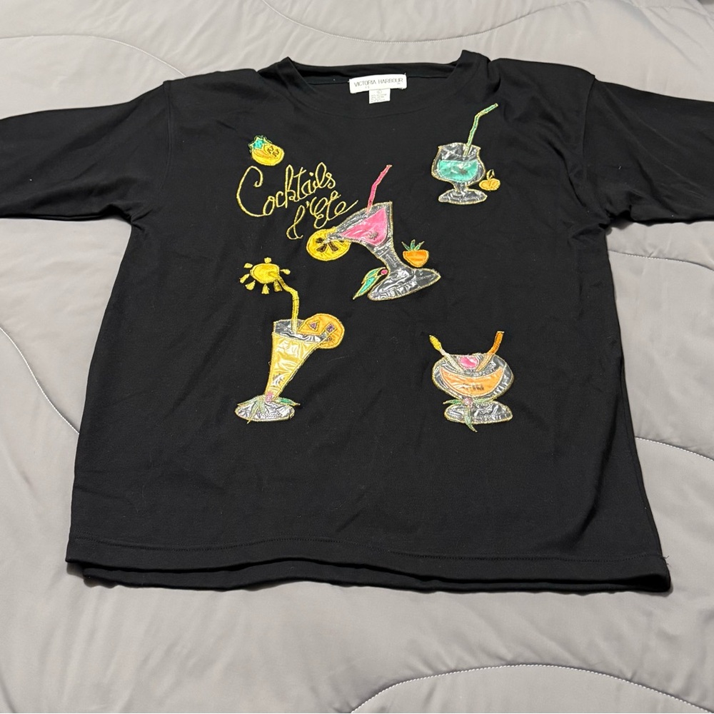 Victoria Harbour Drinks Graphic Tee Large